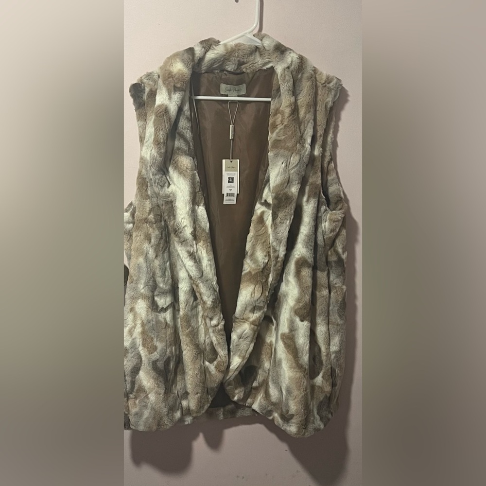 Charlie Paige Beautiful new fur vest L/xL